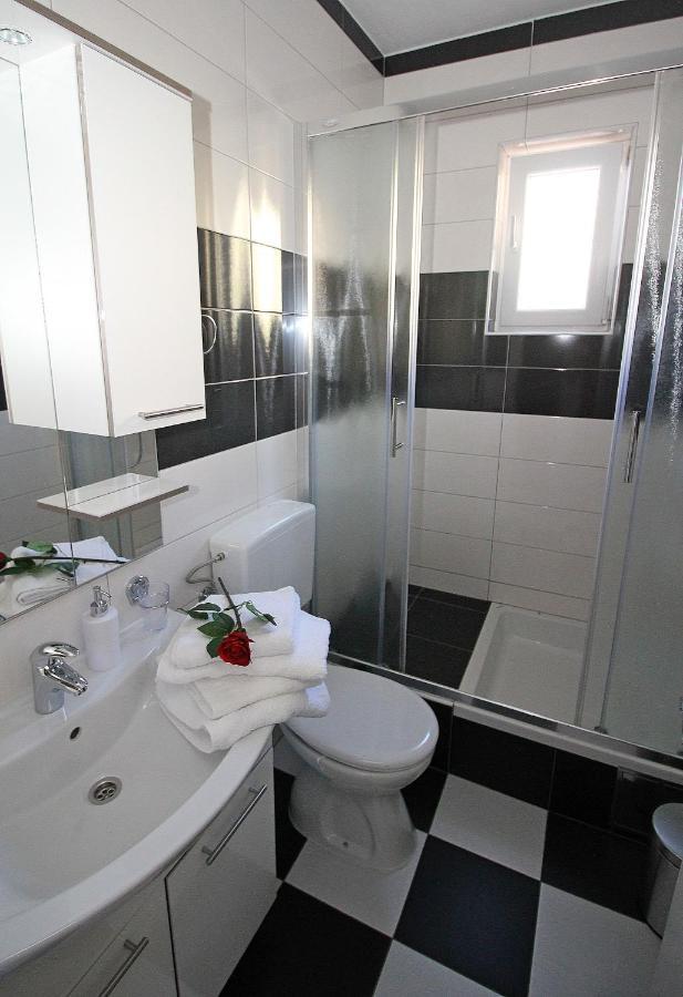 Apartmani Bozena Makarska Zewnętrze zdjęcie