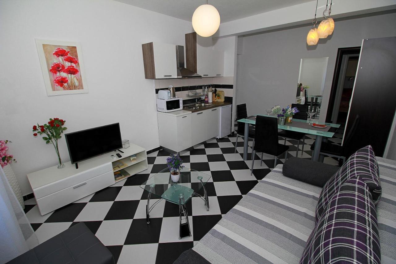 Apartmani Bozena Makarska Zewnętrze zdjęcie