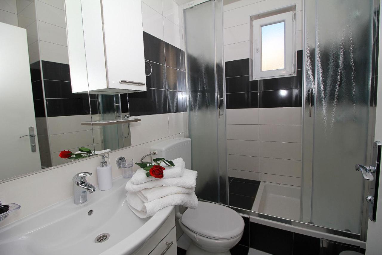 Apartmani Bozena Makarska Zewnętrze zdjęcie