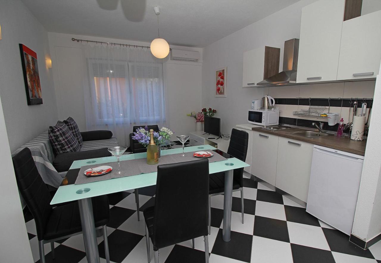 Apartmani Bozena Makarska Zewnętrze zdjęcie